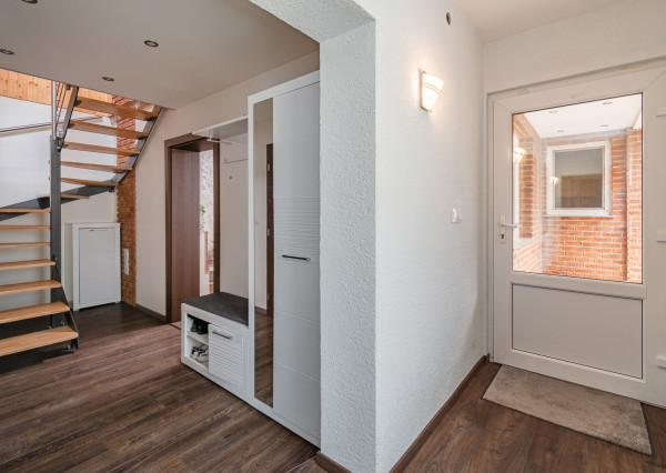 REZERVOVANÉ: Na predaj zariadený 4-izbový rodinný dom v Dolnej Strede