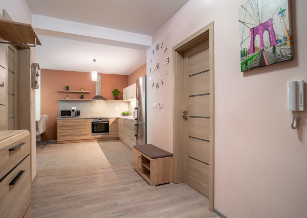 REZERVOVANÉ: Na predaj priestranný 3-izbový byt na Slávičej ulici v Senci