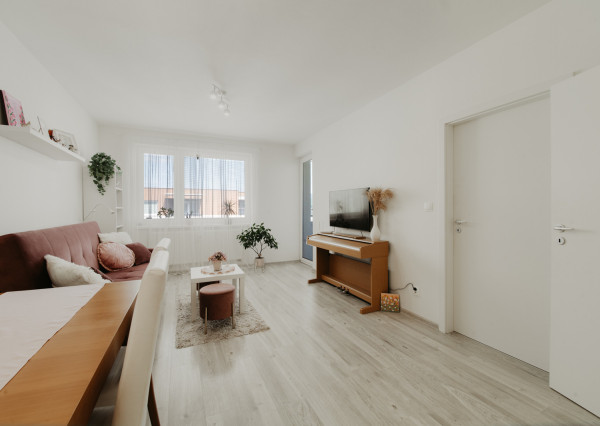 REZERVOVANÉ: Na predaj kompletne zariadený 2-izbový byt v Trenčíne