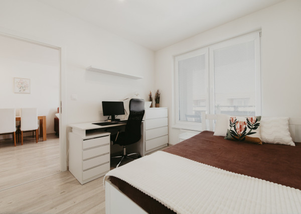 REZERVOVANÉ: Na predaj kompletne zariadený 2-izbový byt v Trenčíne