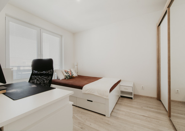 REZERVOVANÉ: Na predaj kompletne zariadený 2-izbový byt v Trenčíne