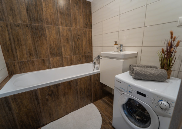 Na prenájom 2-izbový byt s balkónom v Trenčíne na Šafárikovej ulici