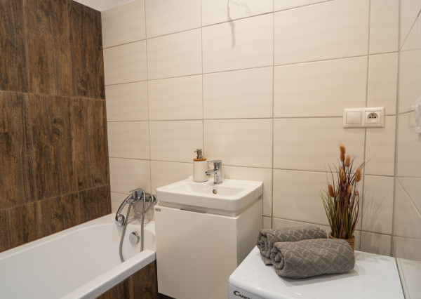 Na prenájom 2-izbový byt s balkónom v Trenčíne na Šafárikovej ulici