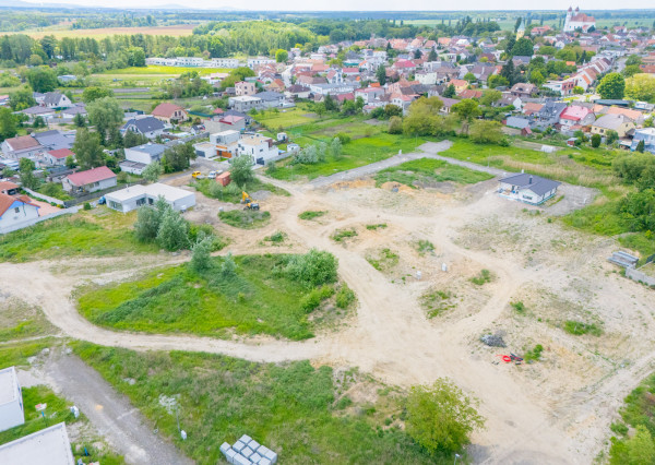 Na predaj pozemok s projektom a stavebným povolením v obci Veľké Leváre