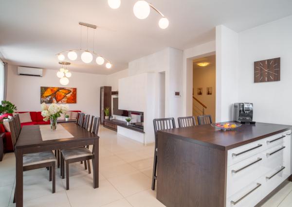 REZERVOVANÉ:Na predaj nadštandardná rodinná vila v obci Dunajská Lužná