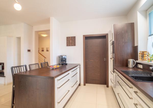 REZERVOVANÉ:Na predaj nadštandardná rodinná vila v obci Dunajská Lužná