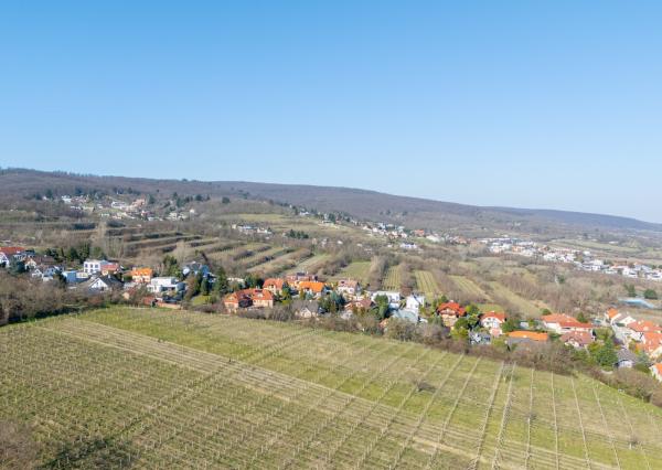 Na predaj perspektívny pozemok v Rači