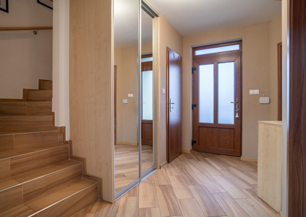 Na predaj priestranný rodinný dom v Oľdzi