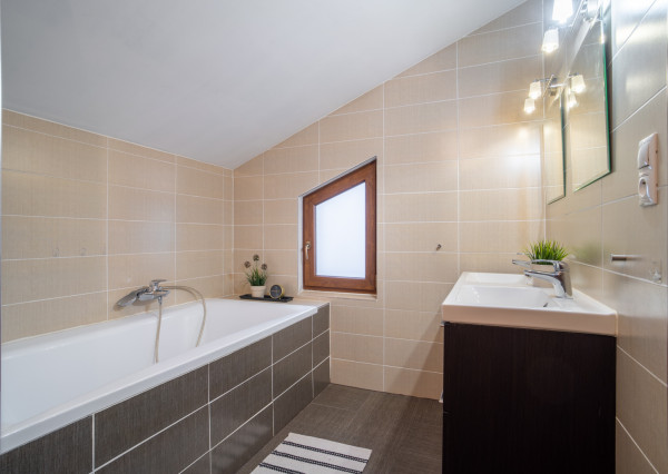 Na predaj priestranný rodinný dom v Oľdzi