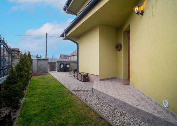 Na predaj priestranný rodinný dom v Oľdzi