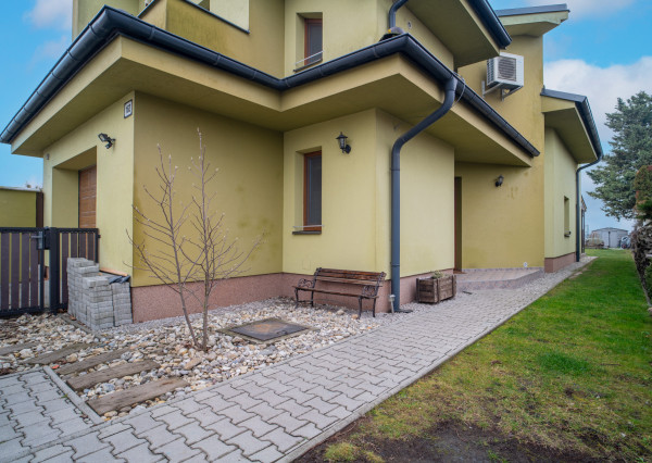 Na predaj priestranný rodinný dom v Oľdzi