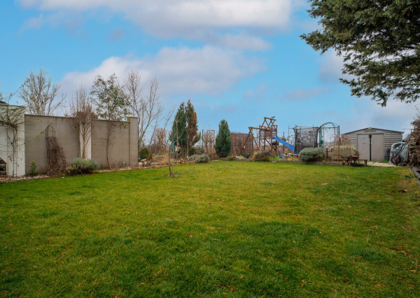 Na predaj priestranný rodinný dom v Oľdzi