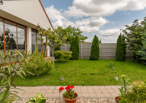 Na predaj priestranný 4-izbový rodinný dom v obci Vieska