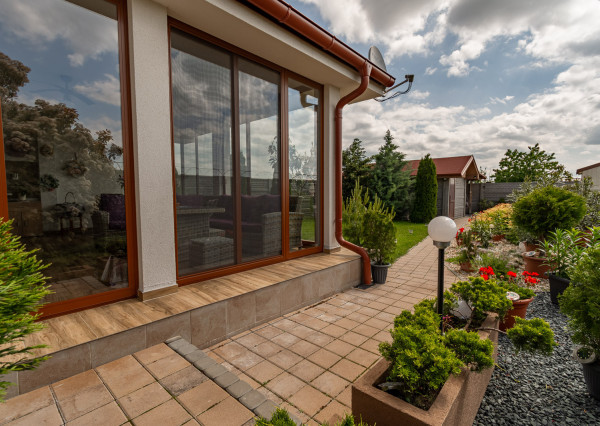 Na predaj priestranný 4-izbový rodinný dom v obci Vieska