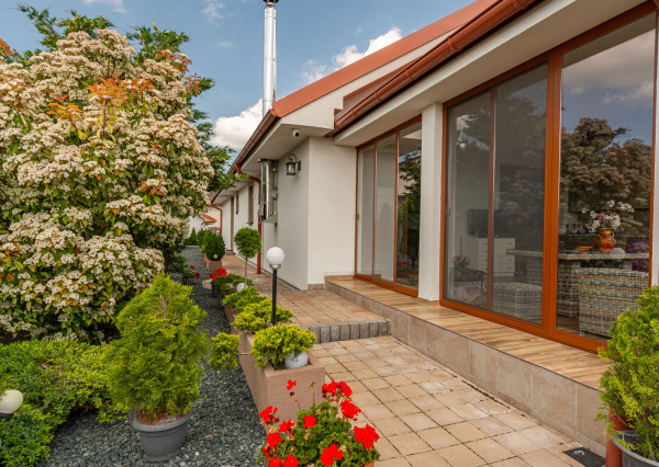 Na predaj priestranný 4-izbový rodinný dom v obci Vieska