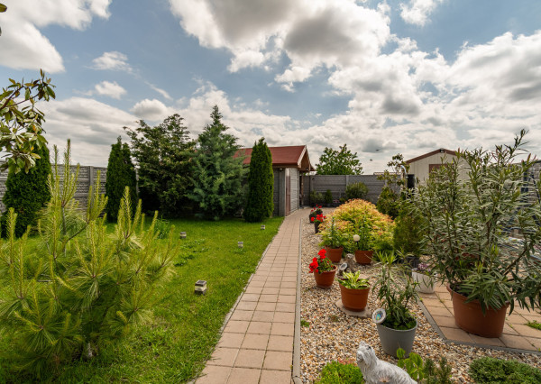 Na predaj priestranný 4-izbový rodinný dom v obci Vieska