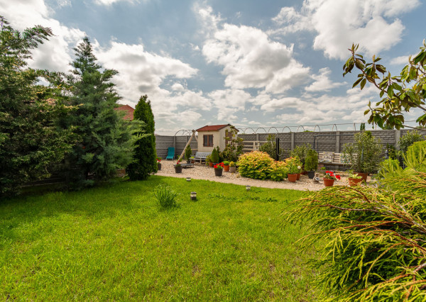 Na predaj priestranný 4-izbový rodinný dom v obci Vieska