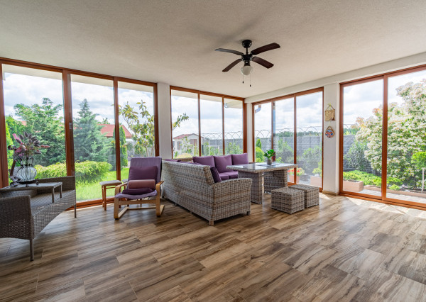 Na predaj priestranný 4-izbový rodinný dom v obci Vieska