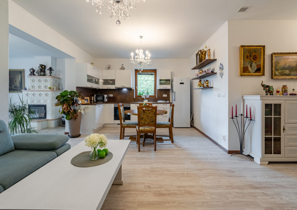 Na predaj priestranný 4-izbový rodinný dom v obci Vieska