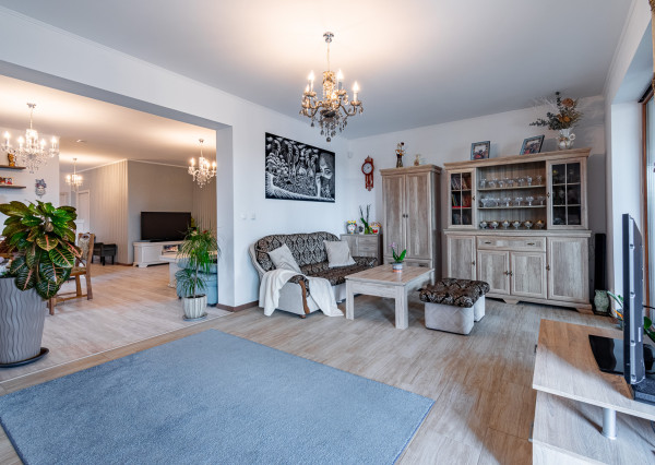 Na predaj priestranný 4-izbový rodinný dom v obci Vieska