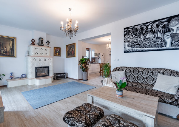 Na predaj priestranný 4-izbový rodinný dom v obci Vieska