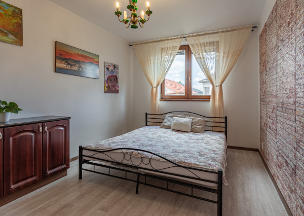 Na predaj priestranný 4-izbový rodinný dom v obci Vieska