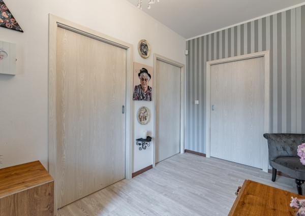 Na predaj priestranný 4-izbový rodinný dom v obci Vieska