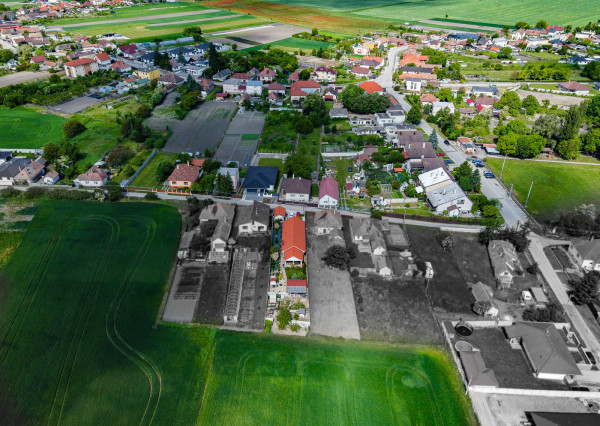 Na predaj priestranný 4-izbový rodinný dom v obci Vieska