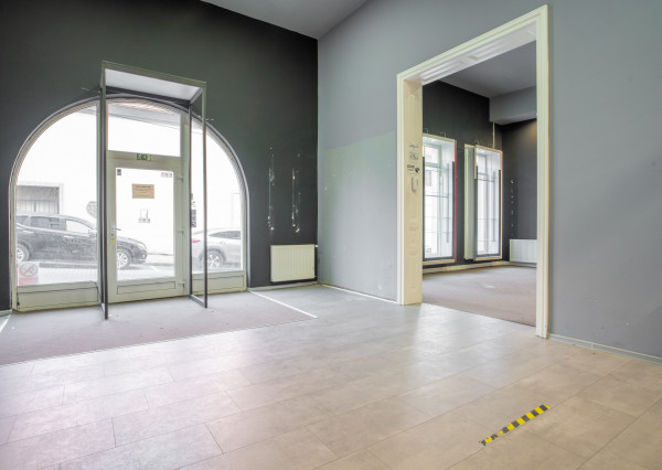 Na prenájom veľkorysý obchodný priestor s mezanínom na Zámockej ulici pod Bratislavským hradom