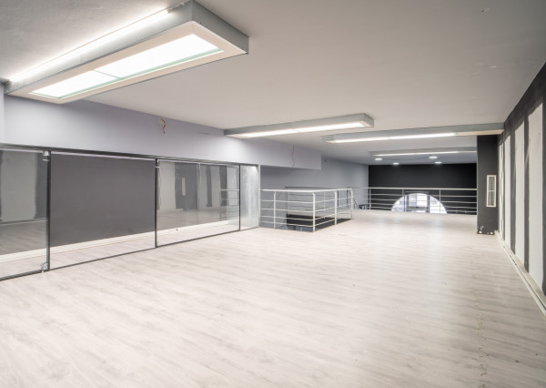 Na prenájom veľkorysý obchodný priestor s mezanínom na Zámockej ulici pod Bratislavským hradom