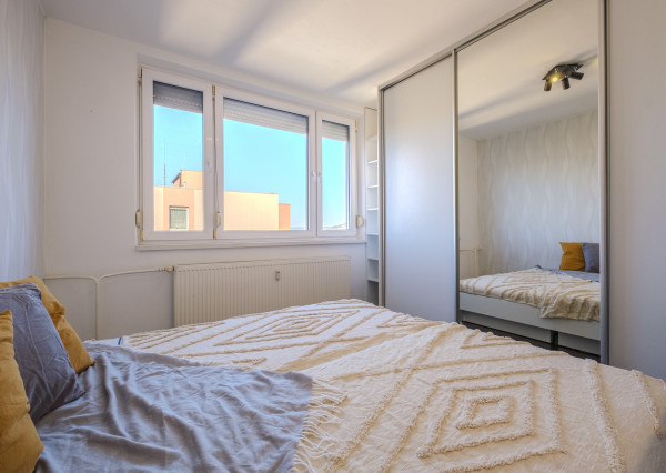 Na prenájom 3-izbový, zariadený a klimatizovaný byt v časti Košice – Jazero