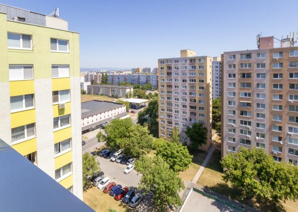 Na predaj 3-izbový byt v Bratislave-Podunajské Biskupice