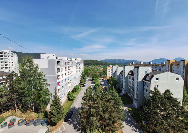 Na predaj 3-izbový byt s loggiou na sídlisku Hájik v Žiline