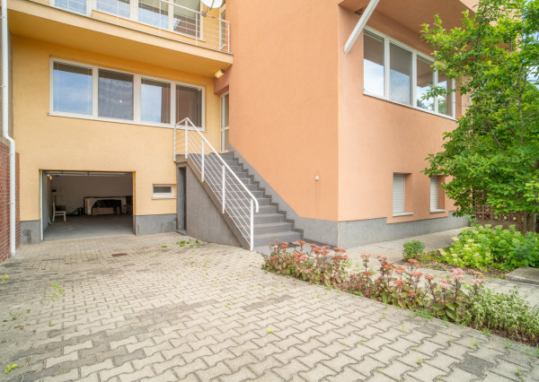 Na prenájom 5-izbový rodinný dom s udržiavanou záhradou v bratislavskej časti Kramáre