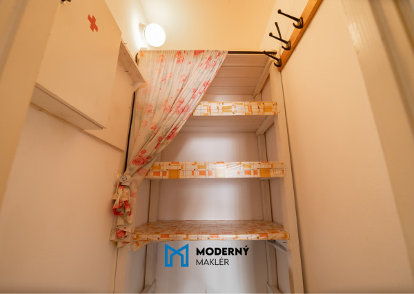 REZERVOVANÉ: Na predaj kompletne zariadený rodinný dom v obci Omšenie