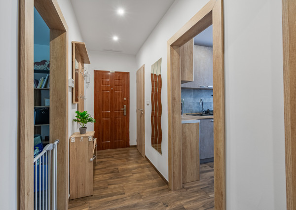 Na predaj kompletne zariadený 3,5-izbový byt v Dolnej Strede