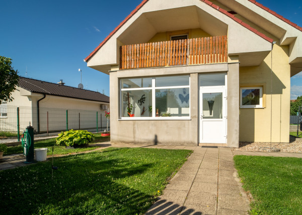 Na predaj rodinný dom s garážou v tichej časti Serede