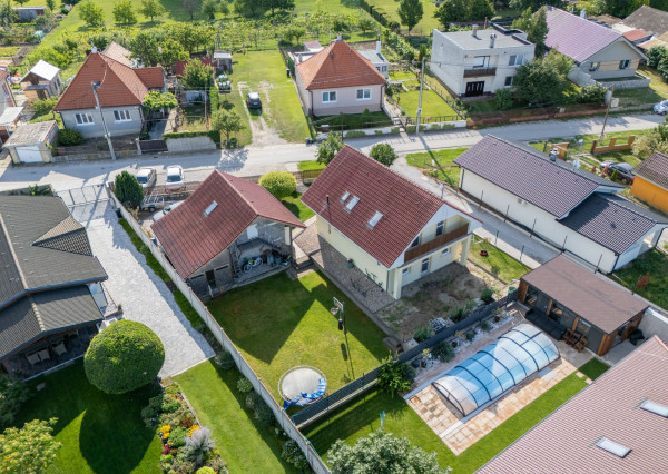 Na predaj rodinný dom s garážou v tichej časti Serede