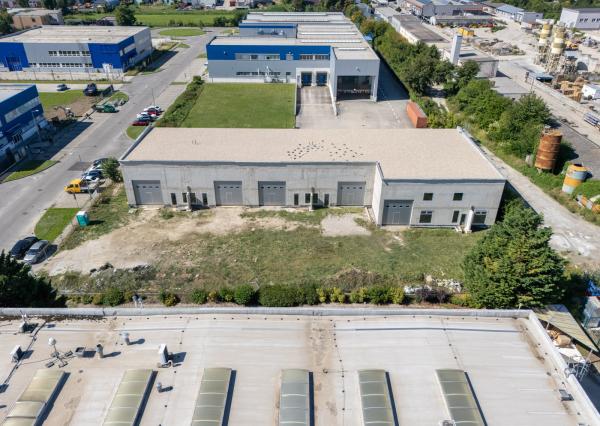 Na predaj novostavba haly s výbornou dostupnosťou v priemyselnej časti Šamorína určená na výrobu a skladovanie