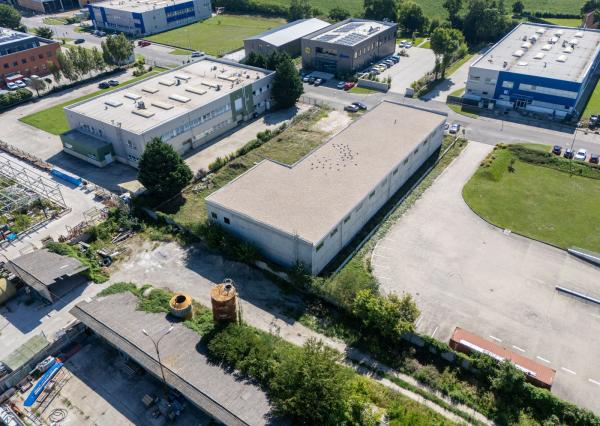 Na predaj novostavba haly s výbornou dostupnosťou v priemyselnej časti Šamorína určená na výrobu a skladovanie