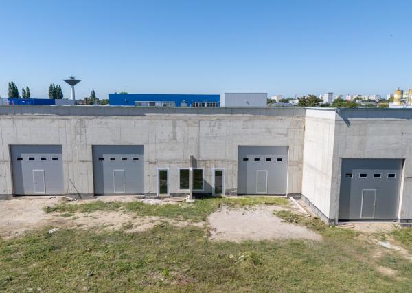 Na predaj novostavba haly s výbornou dostupnosťou v priemyselnej časti Šamorína určená na výrobu a skladovanie