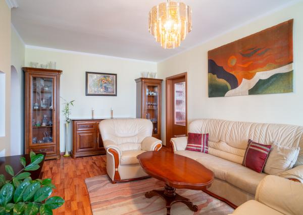 Na predaj slnečný 3-izbový byt s priestrannou loggiou v Bratislave