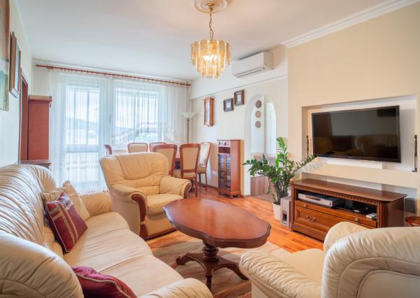 Na predaj slnečný 3-izbový byt s priestrannou loggiou v Bratislave