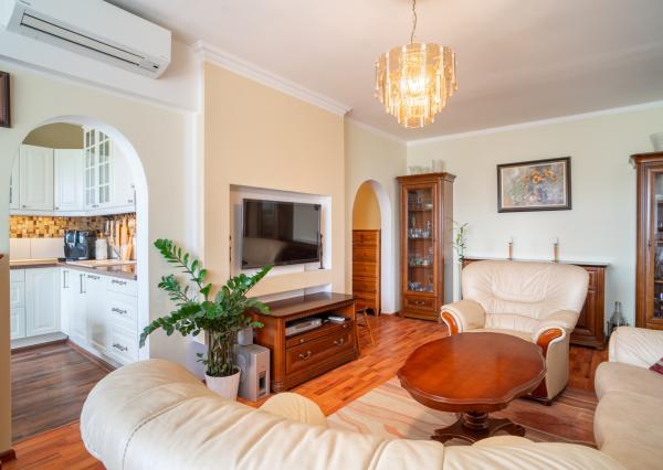 Na predaj slnečný 3-izbový byt s priestrannou loggiou v Bratislave