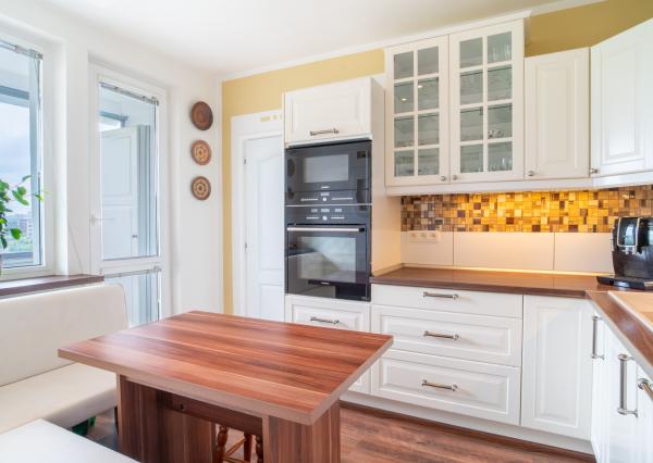 Na predaj slnečný 3-izbový byt s priestrannou loggiou v Bratislave