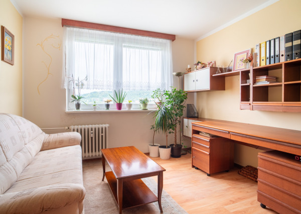 Na predaj slnečný 3-izbový byt s priestrannou loggiou v Bratislave