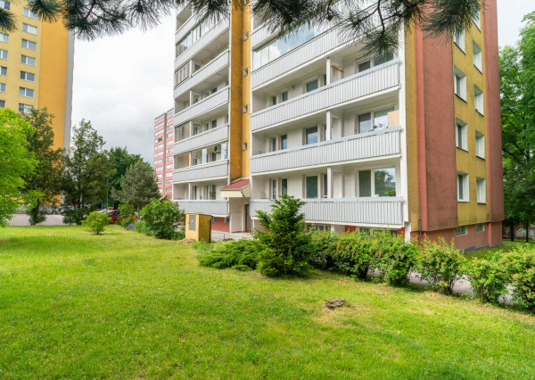 Na predaj slnečný 3-izbový byt s priestrannou loggiou v Bratislave