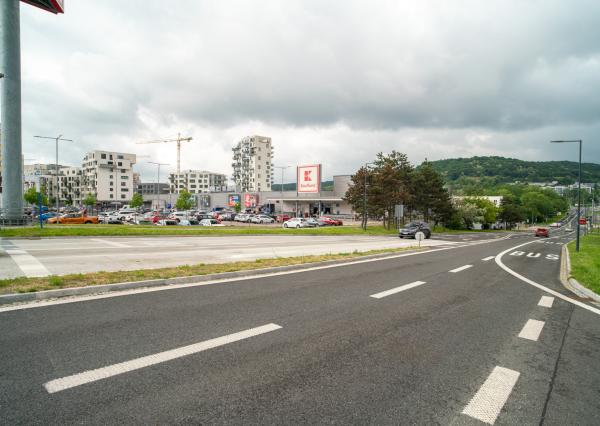 Na predaj slnečný 3-izbový byt s priestrannou loggiou v Bratislave