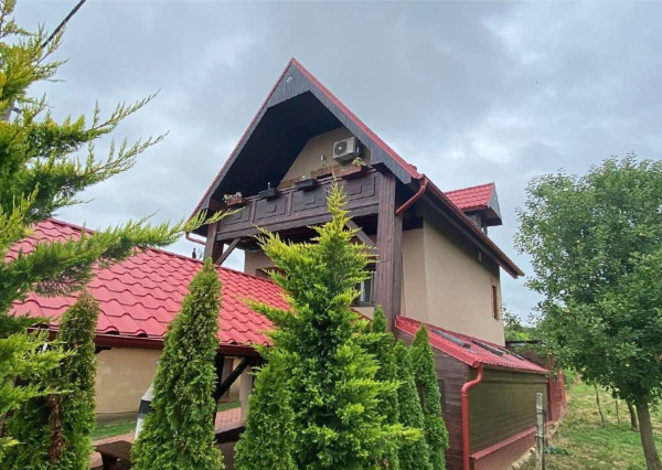 Na prenájom priestranná chatka v Čake