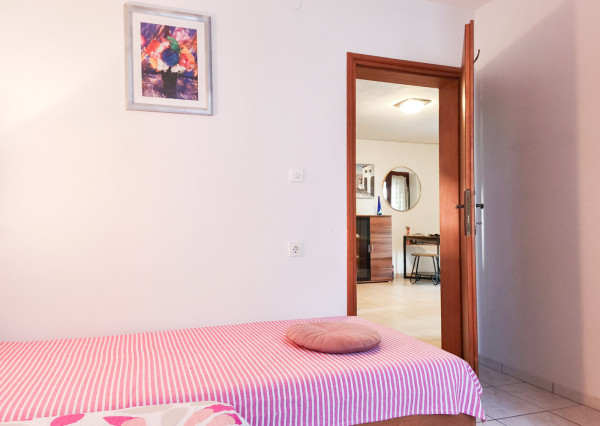 Na predaj 3-izbový apartmán na ostrove Vir v Chorvátsku